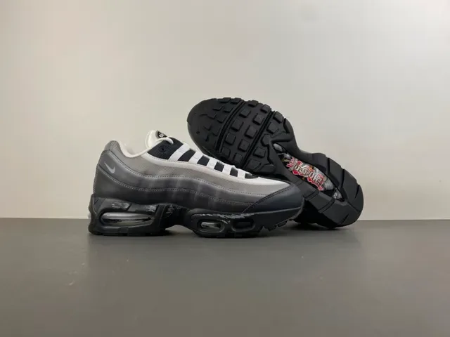 Nike Air Max 95 Argent Métallique et Noir Sneakers Lifestyle 12