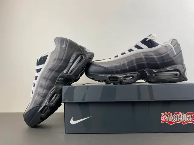 Nike Air Max 95 Argent Métallique et Noir Sneakers Lifestyle 14