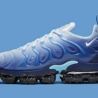 Nike Air Max Plus Gradient Blue Lifestyle Sneakers