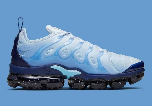 Nike Air Max Plus Gradient Blue Lifestyle Sneakers 2