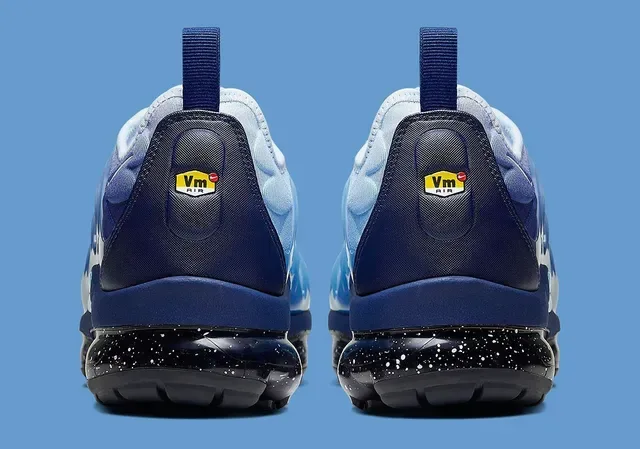 Nike Air Max Plus Gradient Blue Lifestyle Sneakers 4