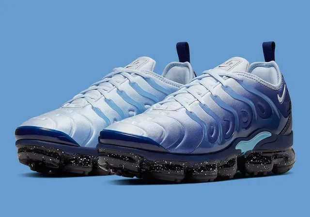 Nike Air Max Plus Gradient Blue Lifestyle Sneakers 5