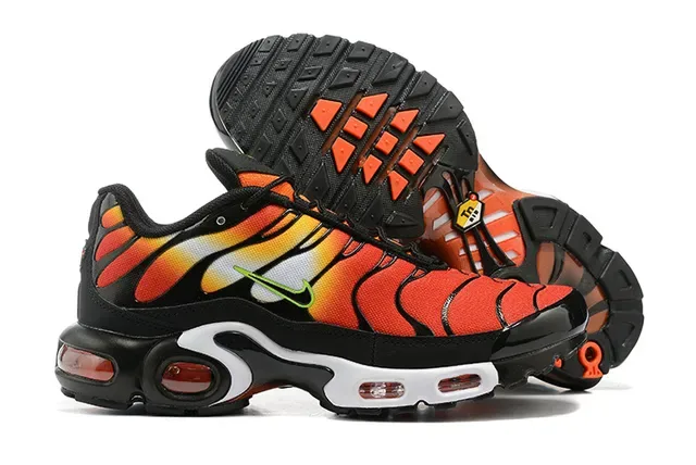 Nike Air Max Plus TN Black Silver Green Lifestyle Sneakers 15