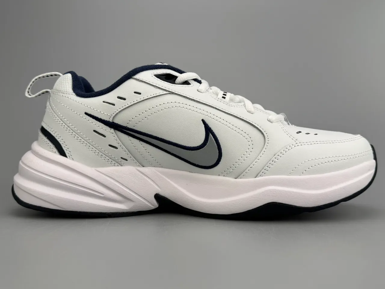 Nike Air Monarch White Navy Leather/synthetic Upper Blue Accents Lifestyle Sneakers 10