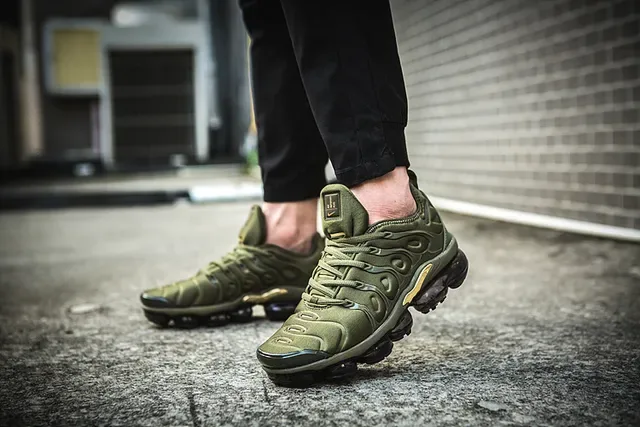 Nike Air VaporMax Plus Olive Green Metallic Gold Lifestyle Sneakers 2