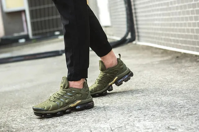 Nike Air VaporMax Plus Olive Green Metallic Gold Lifestyle Sneakers 6