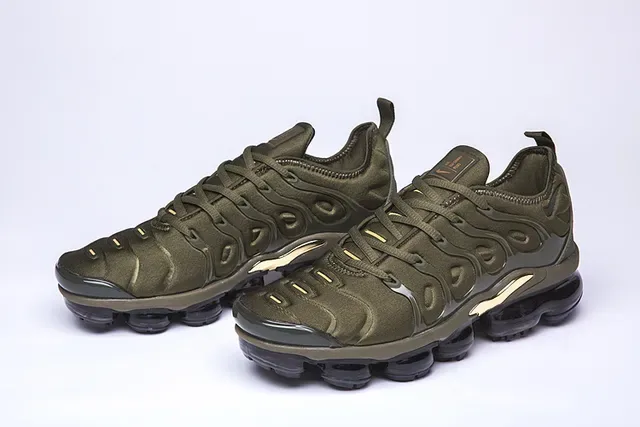 Nike Air VaporMax Plus Olive Green Metallic Gold Lifestyle Sneakers 12