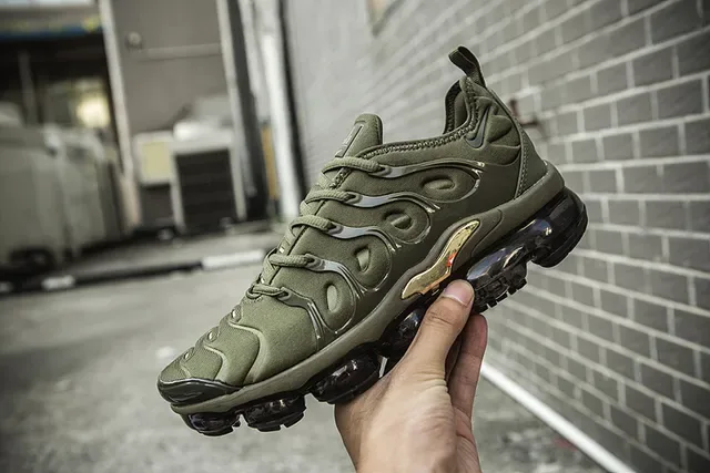 Nike Air VaporMax Plus Olive Green Metallic Gold Lifestyle Sneakers 15