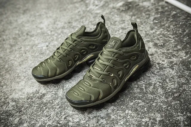 Nike Air VaporMax Plus Olive Green Metallic Gold Lifestyle Sneakers 19
