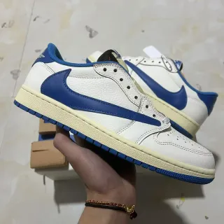 Nike Beige Blue Low-Top Leather Upper Lifestyle Sneakers