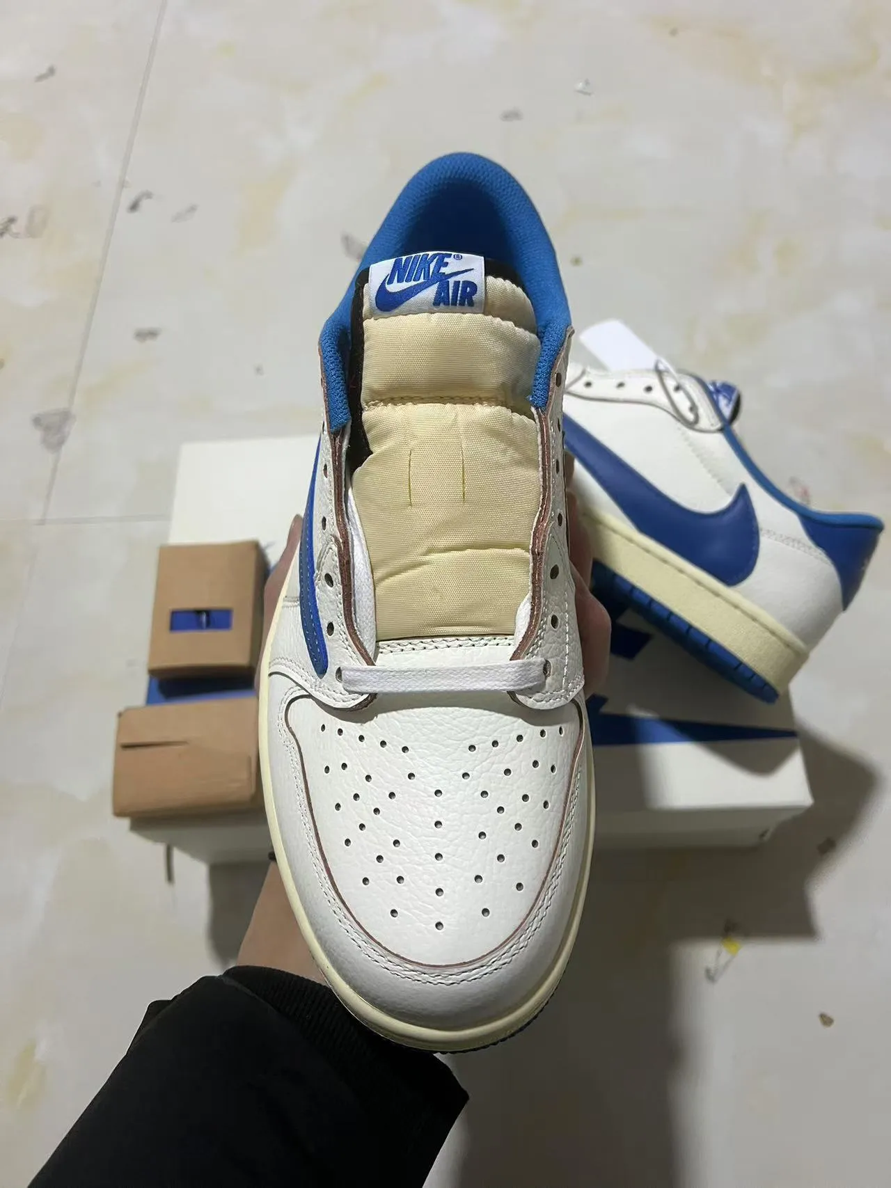 Nike Beige Blue Low-Top Leather Upper Lifestyle Sneakers 3