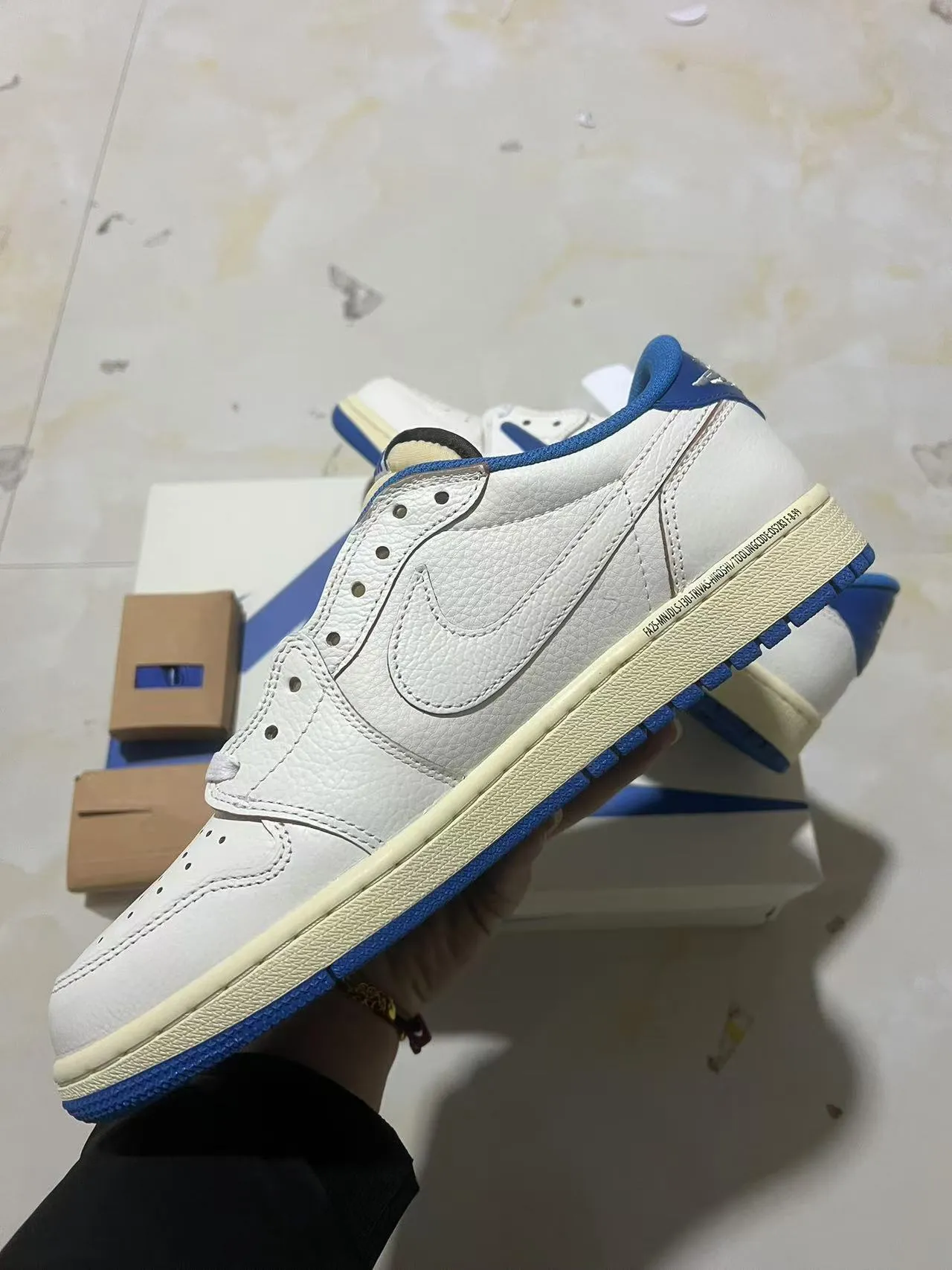 Nike Beige Blue Low-Top Leather Upper Lifestyle Sneakers 5