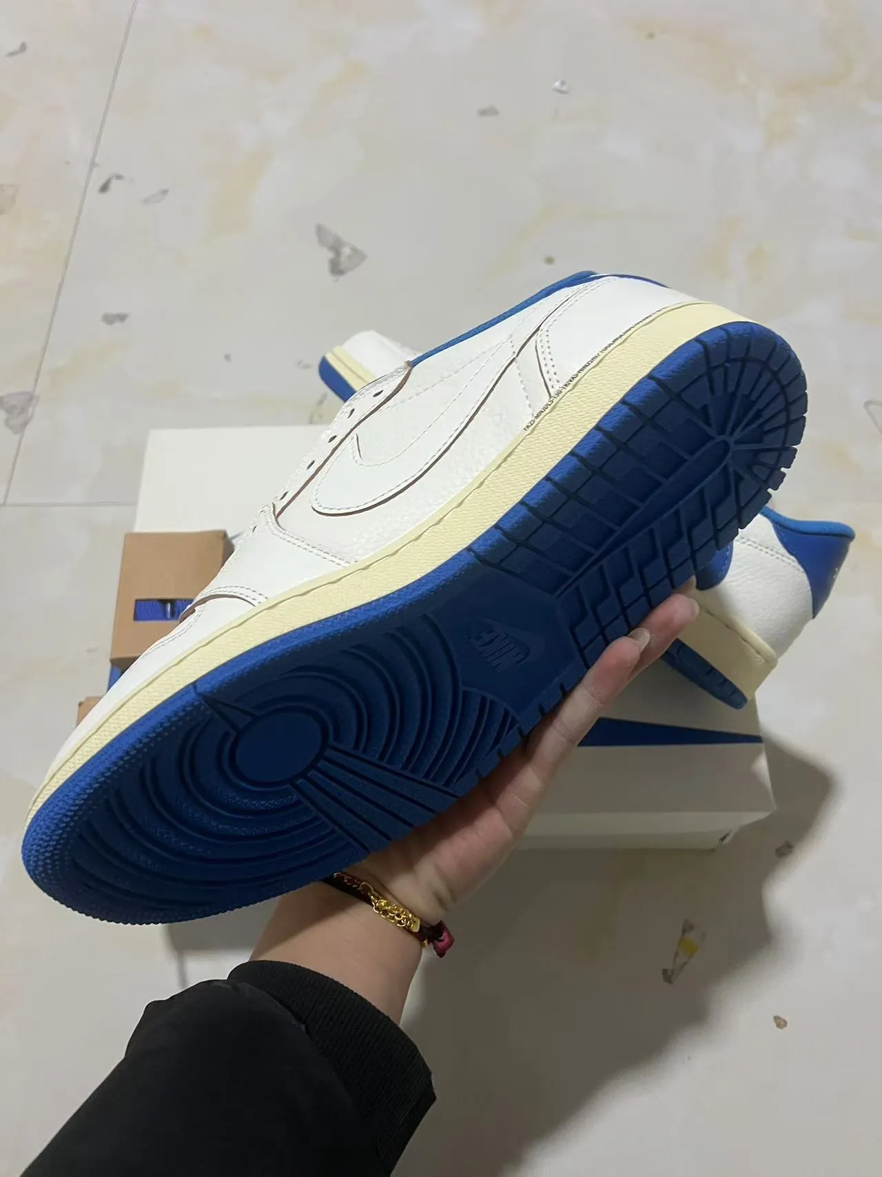 Nike Beige Blue Low-Top Leather Upper Lifestyle Sneakers 6