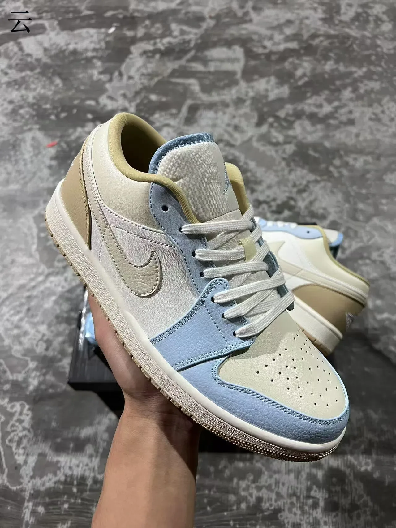 Nike Beige Blue Low-Top Multi-Panel Leather Lifestyle Sneakers 2