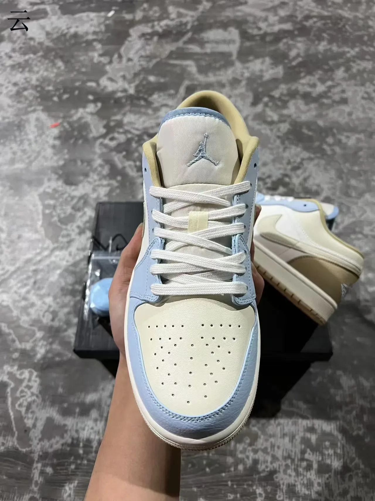 Nike Beige Blue Low-Top Multi-Panel Leather Lifestyle Sneakers 3