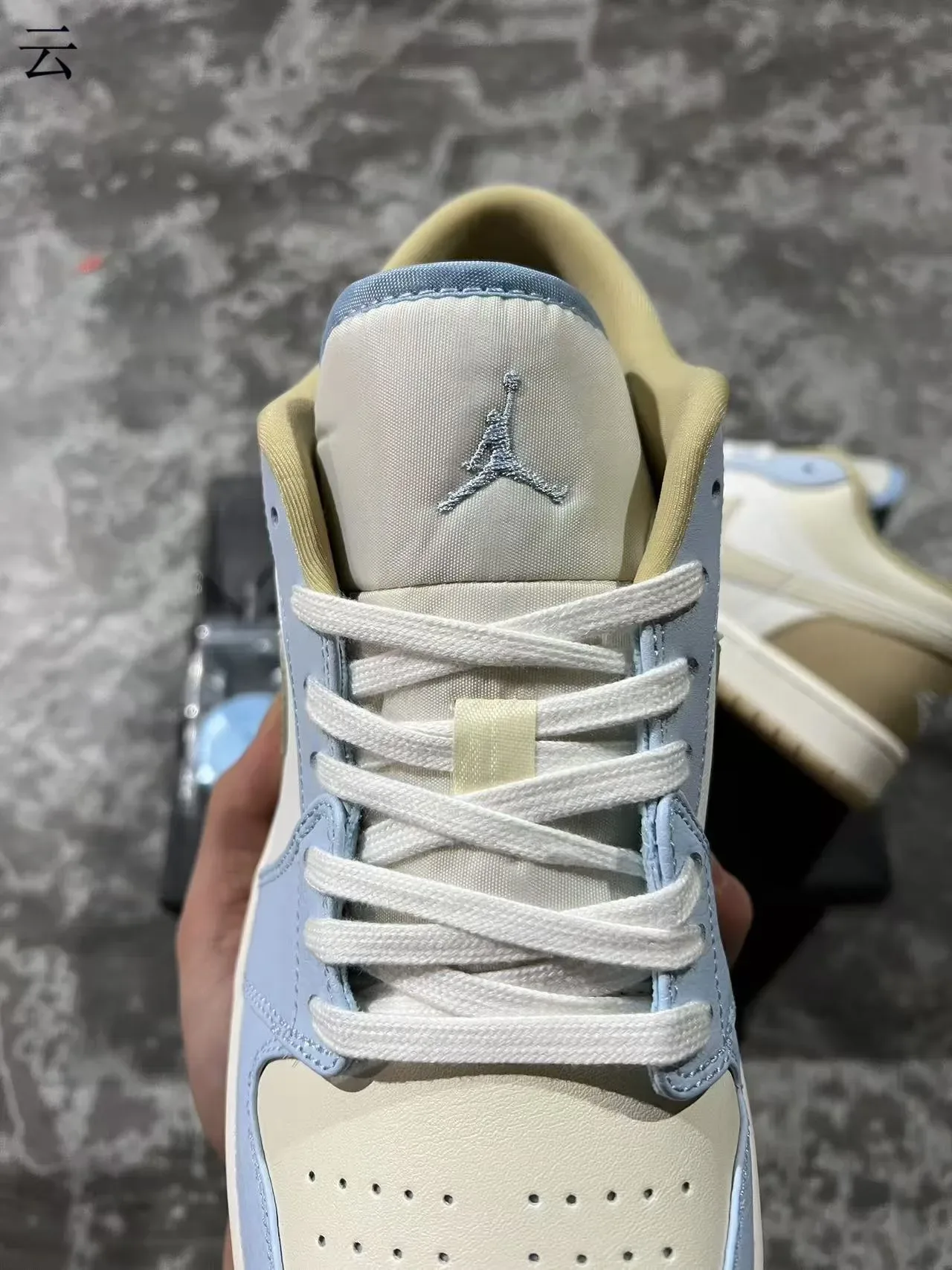 Nike Beige Blue Low-Top Multi-Panel Leather Lifestyle Sneakers 4