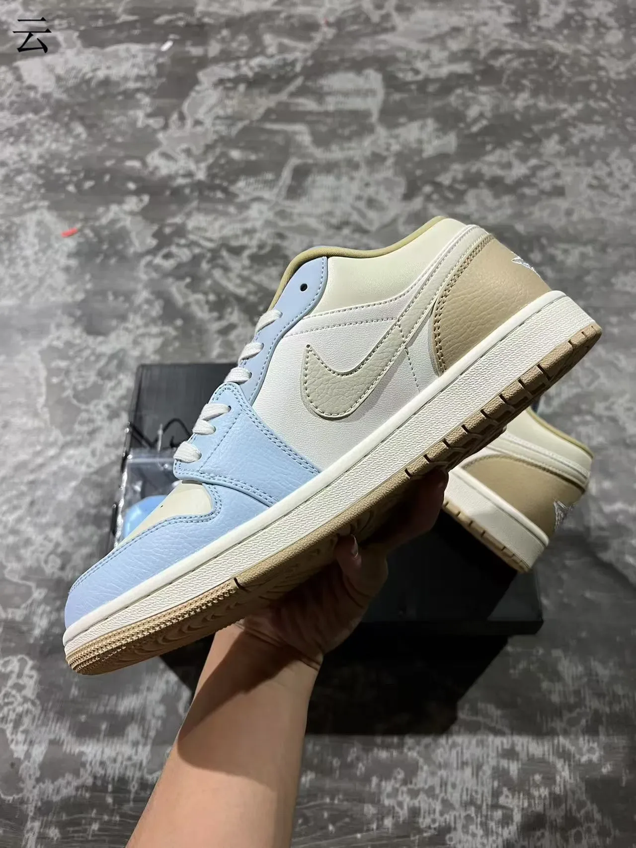 Nike Beige Blue Low-Top Multi-Panel Leather Lifestyle Sneakers 5