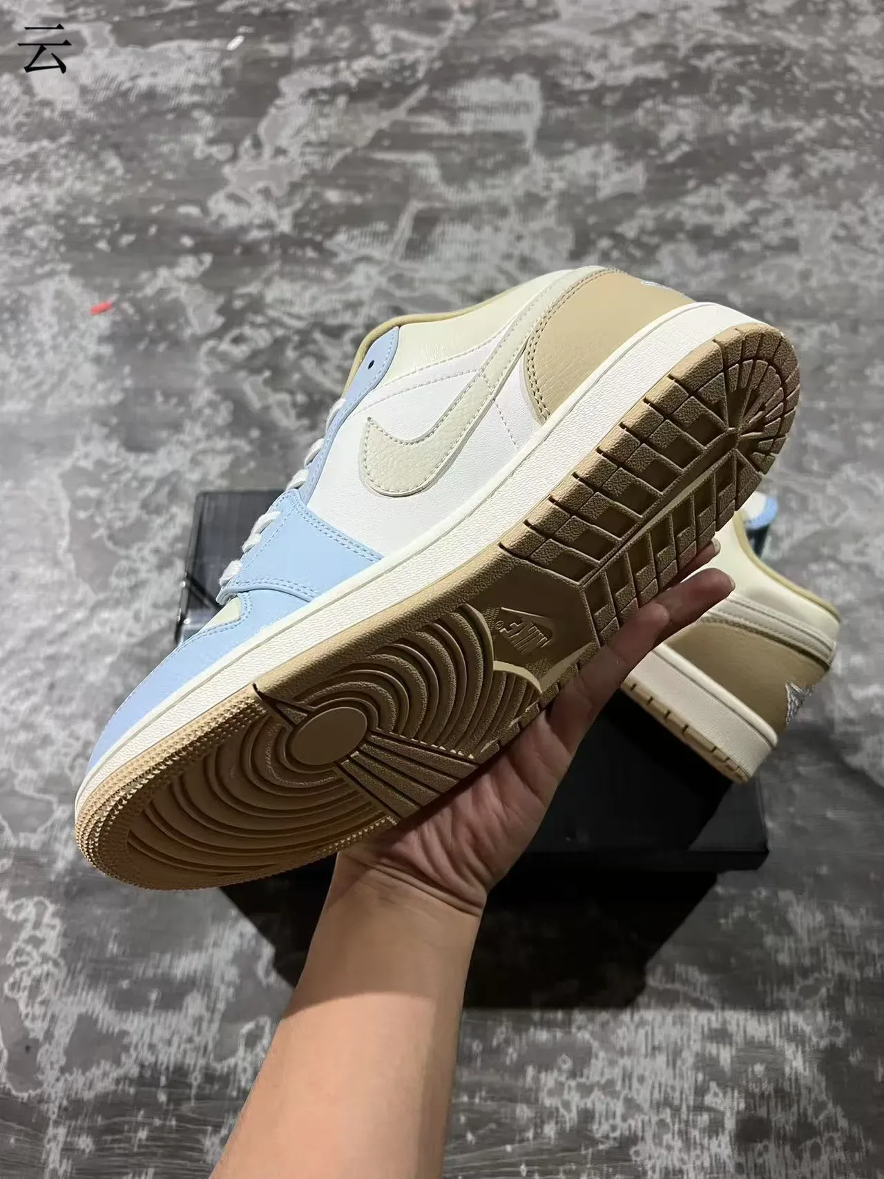 Nike Beige Blue Low-Top Multi-Panel Leather Lifestyle Sneakers 6