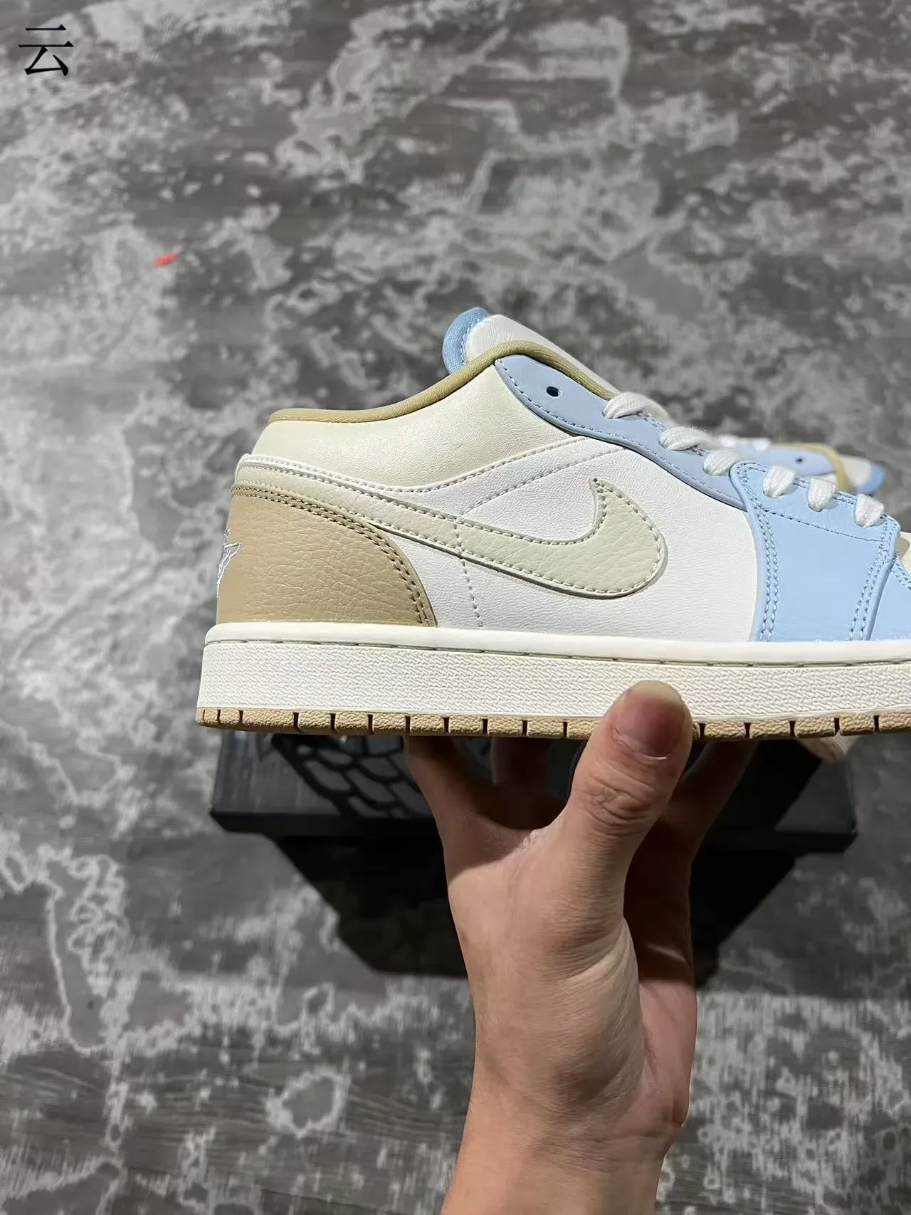Nike Beige Blue Low-Top Multi-Panel Leather Lifestyle Sneakers 7