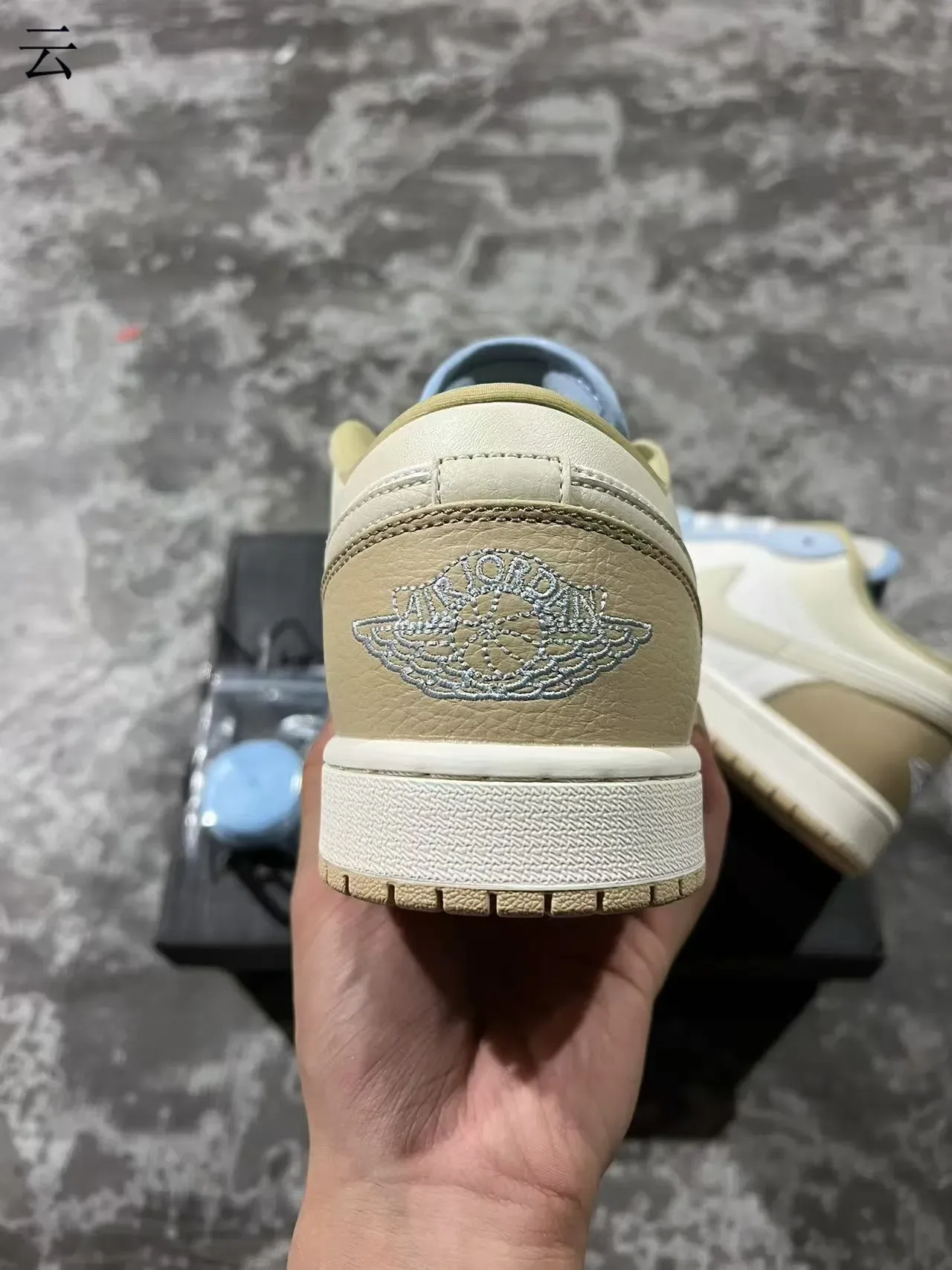 Nike Beige Blue Low-Top Multi-Panel Leather Lifestyle Sneakers 8