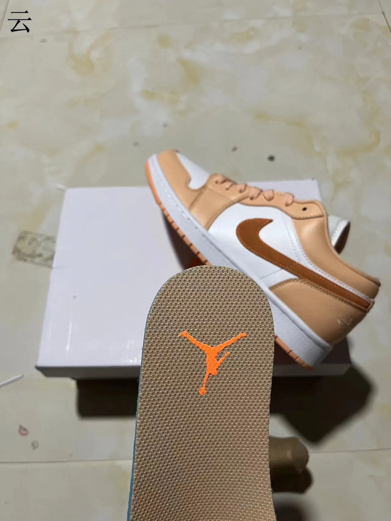 Nike Beige White Low-Top Leather-and-Synthetic Upper Lifestyle Sneakers 10