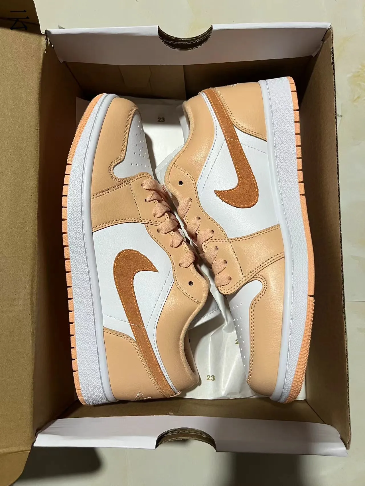 Nike Beige White Low-Top Leather-and-Synthetic Upper Lifestyle Sneakers 11