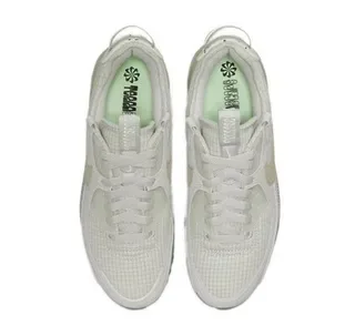 Nike Baskets Lifestyle Beige et Blanc Low Top Maille et Synthétique 2