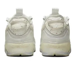 Nike Baskets Lifestyle Beige et Blanc Low Top Maille et Synthétique 4