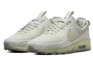 Nike Baskets Lifestyle Beige et Blanc Low Top Maille et Synthétique 5