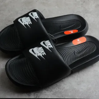 Nike Benassi Black White Orange चप्पल