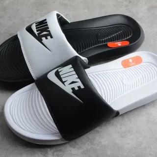 Nike Benassi JDI विचित्र पट्टा चप्पल