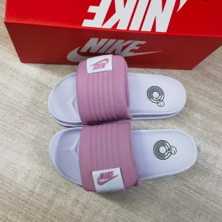 Nike Benassi JDI धूल भूरे गुलाबी और इवेंडर चप्पल