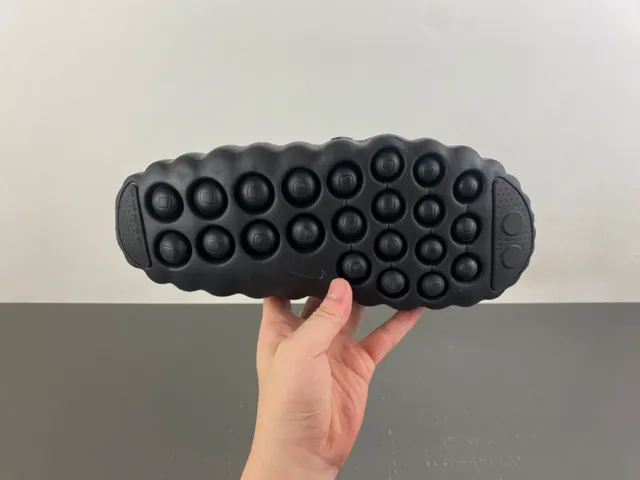 Nike Black Blue Molded Monolithic Sole Perforated Ventilation Panel Slippers 7
