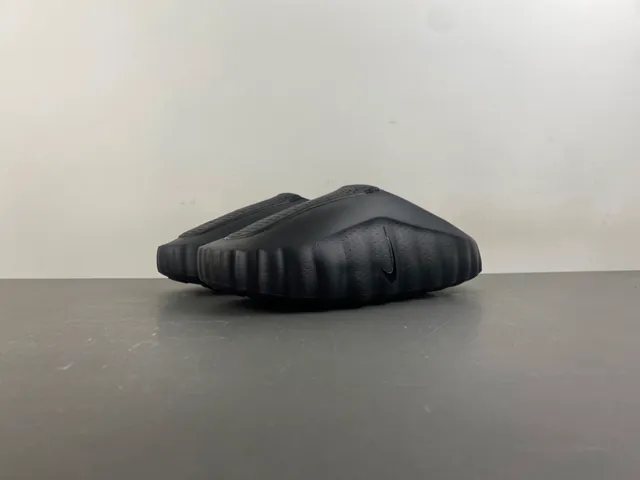 Nike Black Blue Molded Monolithic Sole Perforated Ventilation Panel Slippers 8