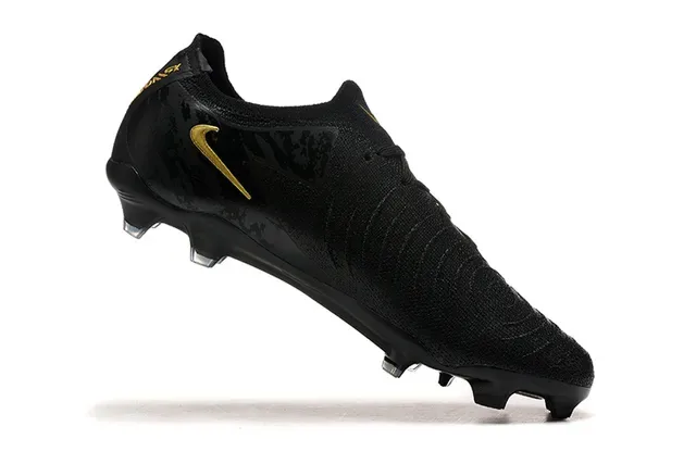 Nike Black Gold Chaussures de football à coupe basse avec upper en maille et système de lacets asymétrique pour terrain ferme 4