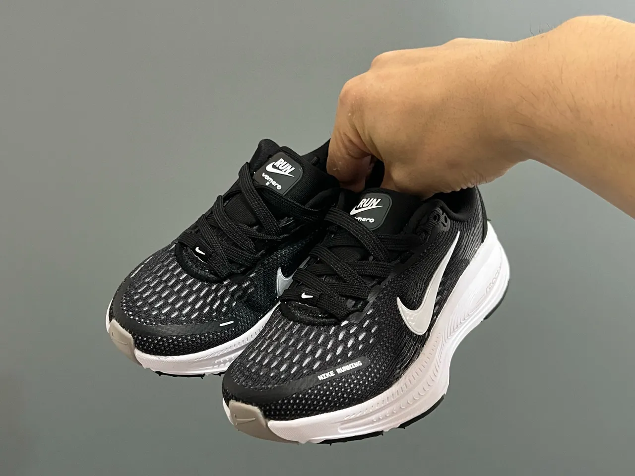 Nike Black Mesh Upper Wavy Midsole Running Shoes 11
