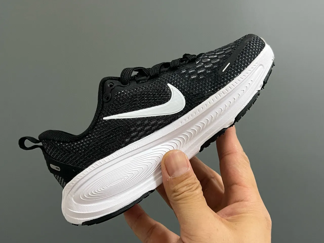 Nike Black Mesh Upper Wavy Midsole Running Shoes 16