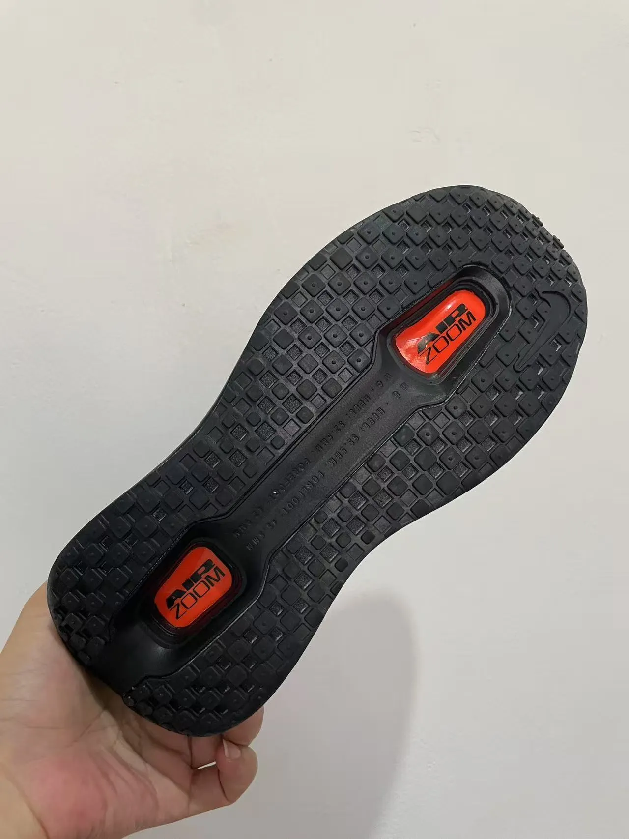 Nike Tênis de Corrida Preto Laranja Superior em Malha Coberturas de Malha Perforada 2