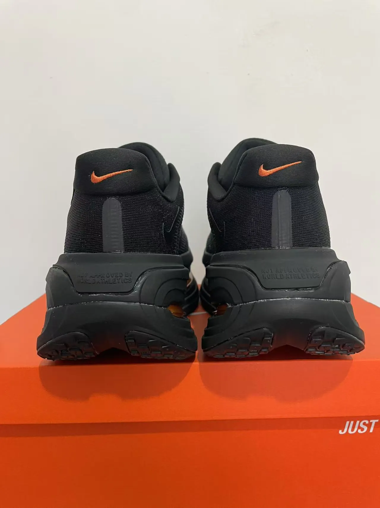 Nike Tênis de Corrida Preto Laranja Superior em Malha Coberturas de Malha Perforada 4