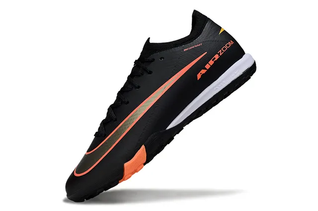 Nike Chaussures de football Turf à coupe basse en maille noir et orange 3