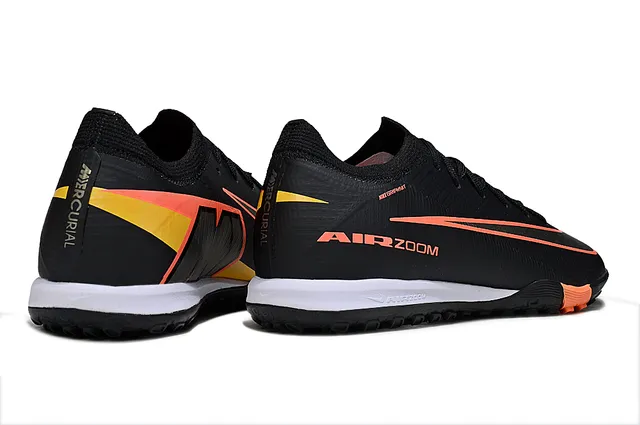 Nike Chaussures de football Turf à coupe basse en maille noir et orange 5