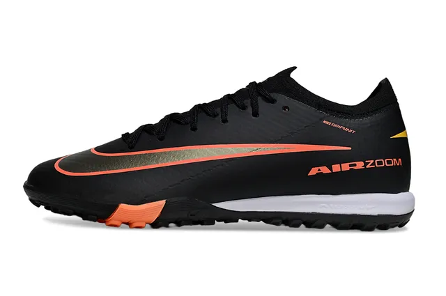 Nike Chaussures de football Turf à coupe basse en maille noir et orange 7