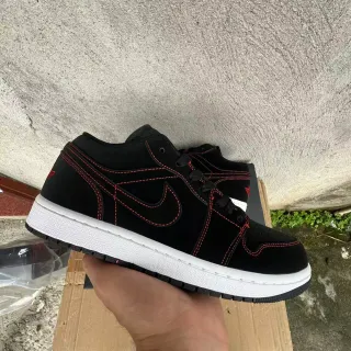 Nike Black Red Low-Top Suede And Leather Upper Lifestyle Sneakers