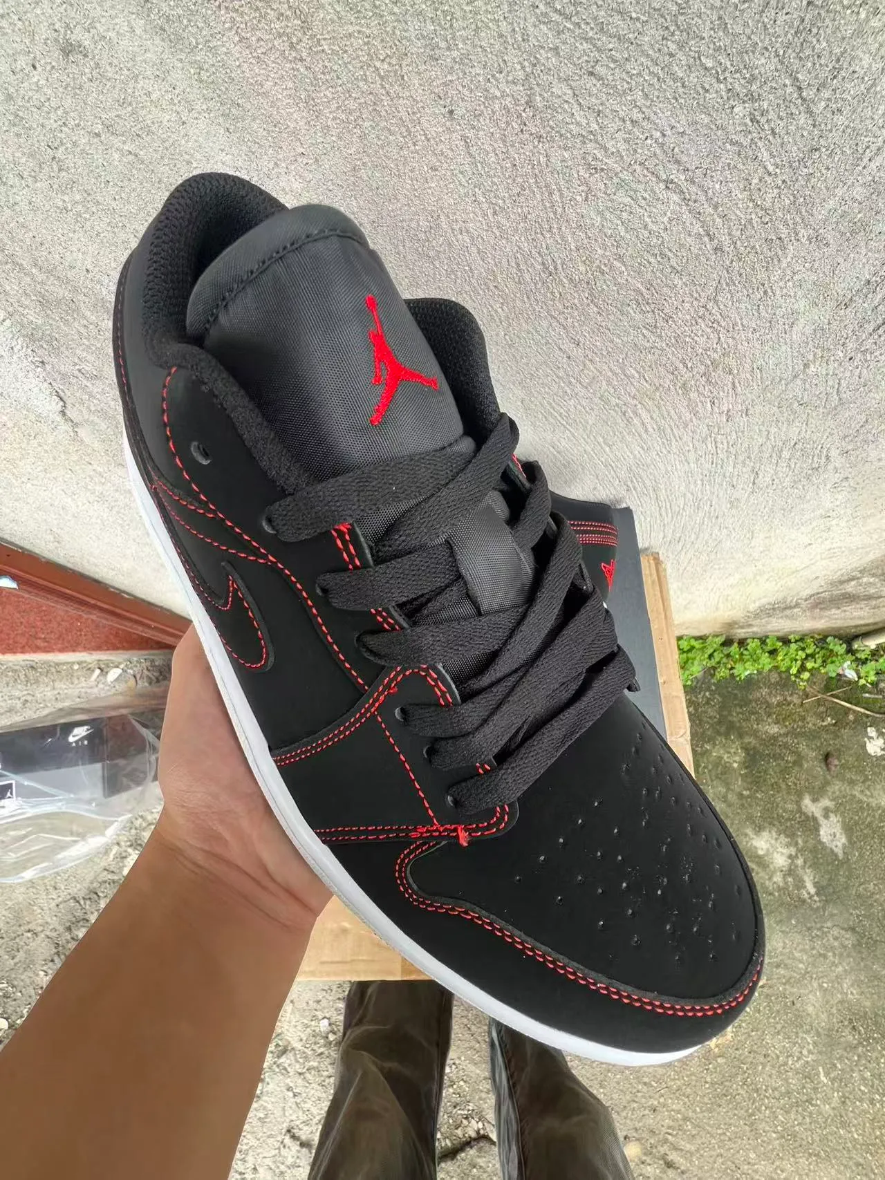 Nike Black Red Low-Top Suede And Leather Upper Lifestyle Sneakers 2