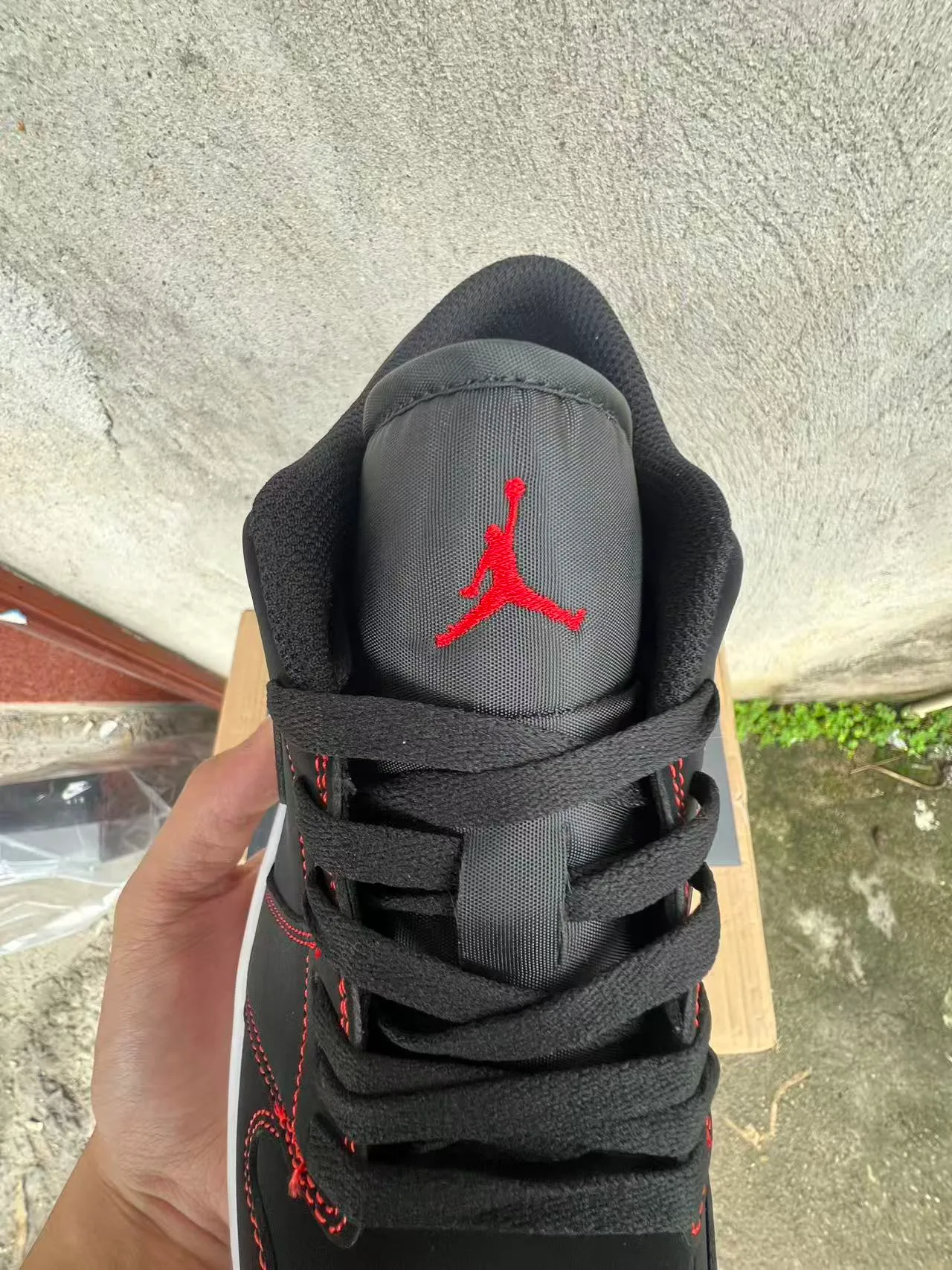 Nike Black Red Low-Top Suede And Leather Upper Lifestyle Sneakers 4