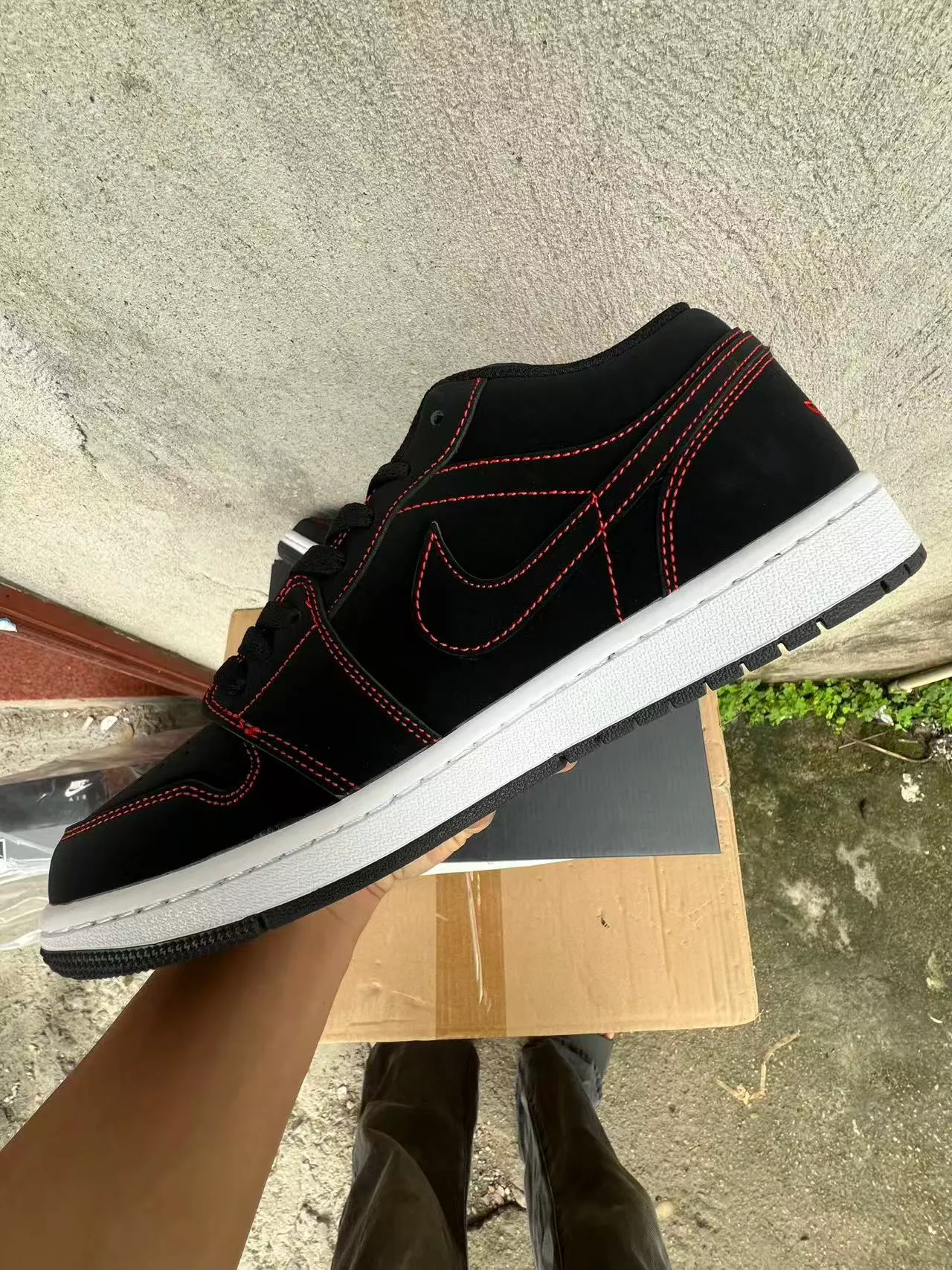 Nike Black Red Low-Top Suede And Leather Upper Lifestyle Sneakers 5