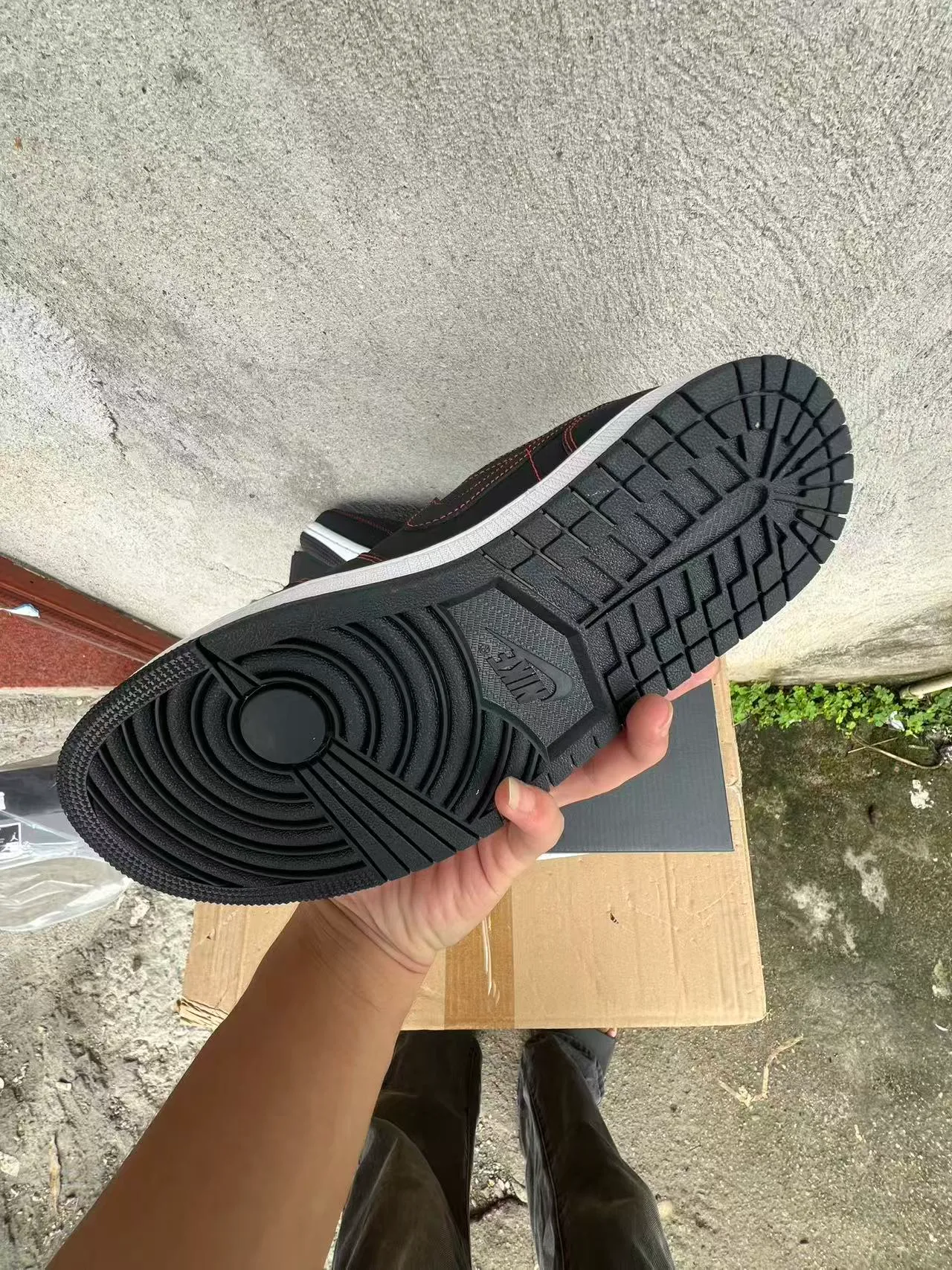 Nike Black Red Low-Top Suede And Leather Upper Lifestyle Sneakers 6