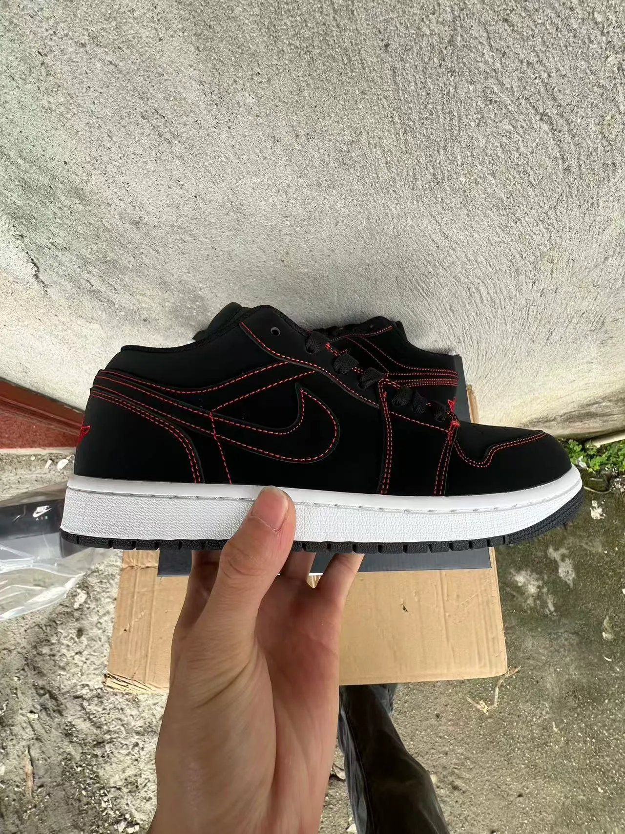 Nike Black Red Low-Top Suede And Leather Upper Lifestyle Sneakers 7