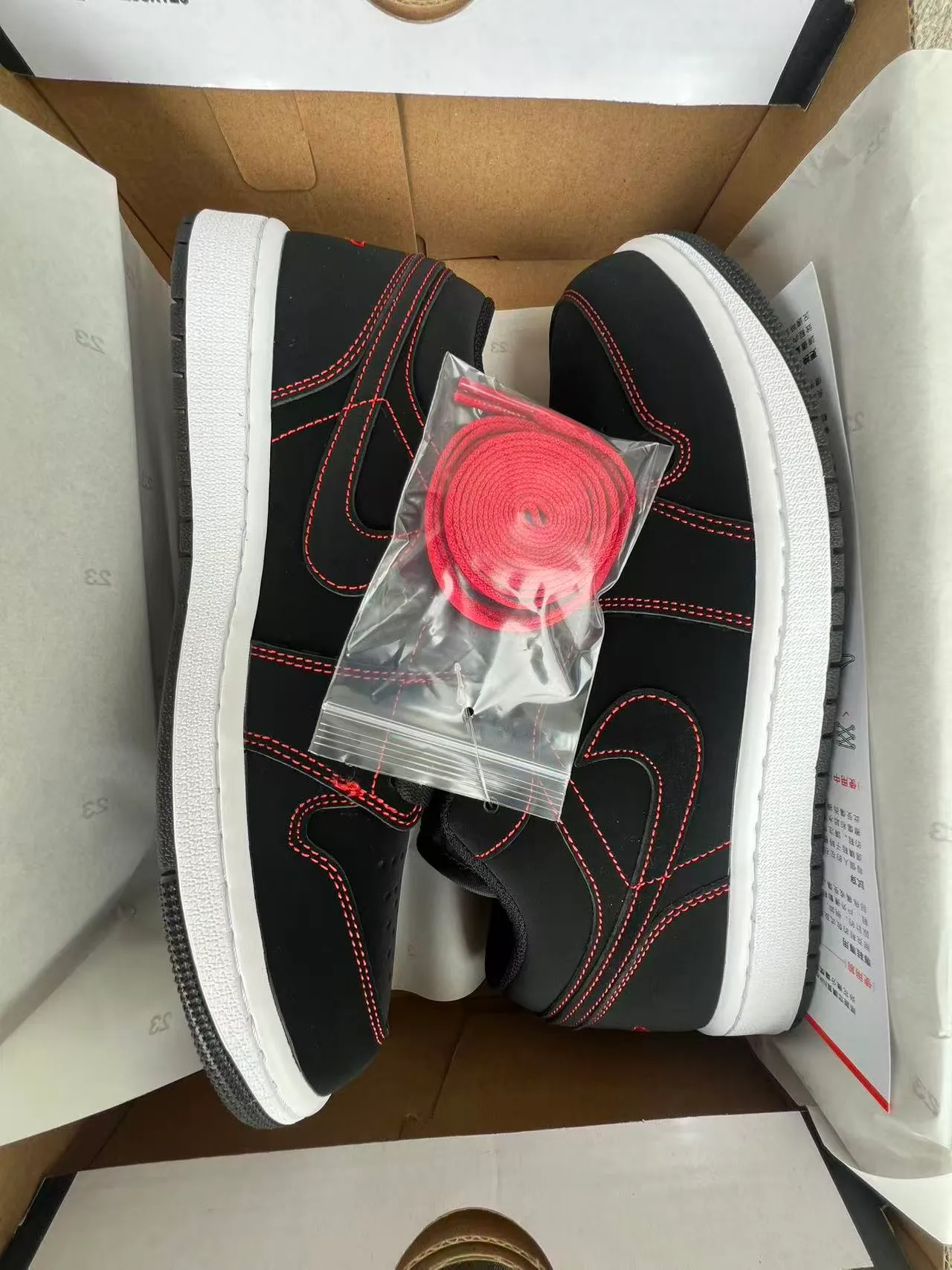 Nike Black Red Low-Top Suede And Leather Upper Lifestyle Sneakers 9