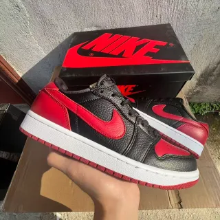 Nike Black Red Pebbled Leather Upper Contrast Overlays Lifestyle Sneakers